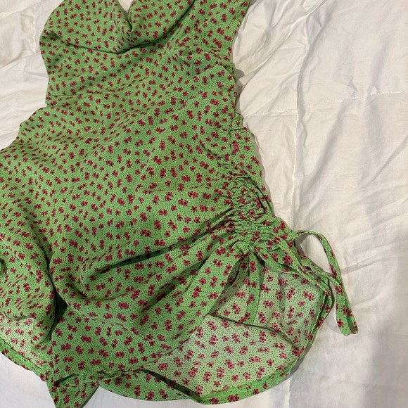 Green Ditsy Floral Ruched Cowl Neck Romper - Picture 5 of 8